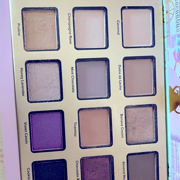 Too faced Christmas in New York palette - Picture 4 of 4